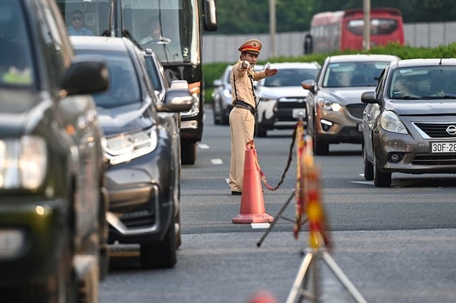 Lực lượng Cảnh sát giao thông tổ chức phân luồng, điều tiết giao thông - Ảnh: Cục CSGT