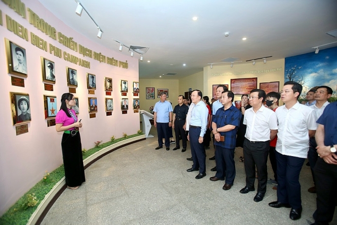 Đoàn đại biểu TP Hà Nội tham quan Bảo tàng Chiến thắng Điện Biên Phủ