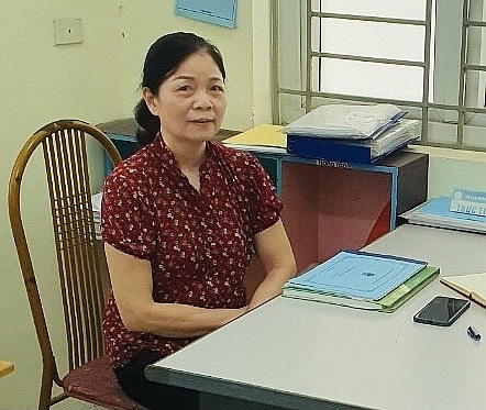 Hơn 5 năm tham gia công tác hòa giải, với tấm lòng tràn đầy nhiệt huyết, không quản ngày đêm, mưa nắng, bà Nguyễn Thị Minh đã mang lại niềm vui, niềm hạnh phúc cho bao gia đình. Ảnh: Văn Biên