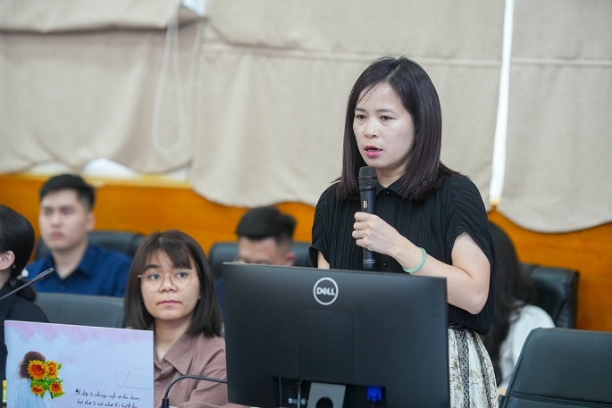 TS Trần Thị Quyên - Trường Đại học Luật Hà Nội chia sẻ tại hội thảo   Ảnh: Khánh Huy