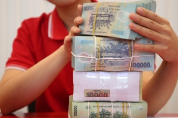 Quy định về áp dụng lãi suất đối với tiền gửi bằng đồng Việt Nam được quy định như thế nào?