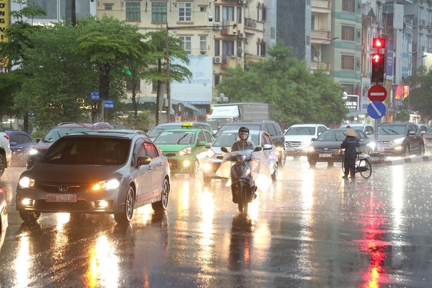 Dự báo thời tiết ngày 4/5/2024: Hà Nội có mưa rào và dông vài nơi, nền nhiệt độ tăng nhẹ