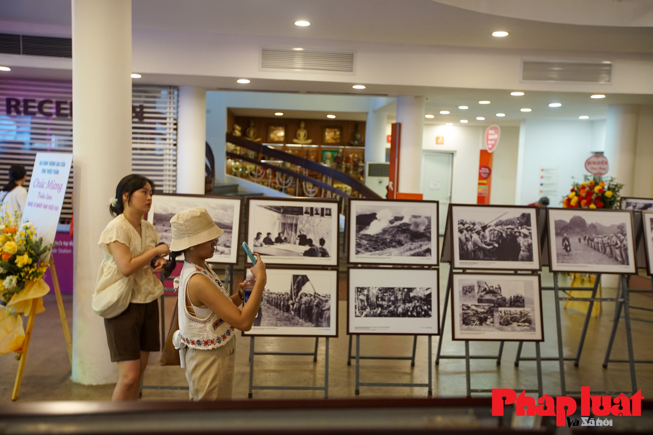 Triển lãm 70 bức ảnh của phóng viên chiến trường Việt Nam về chiến dịch Điện Biên Phủ