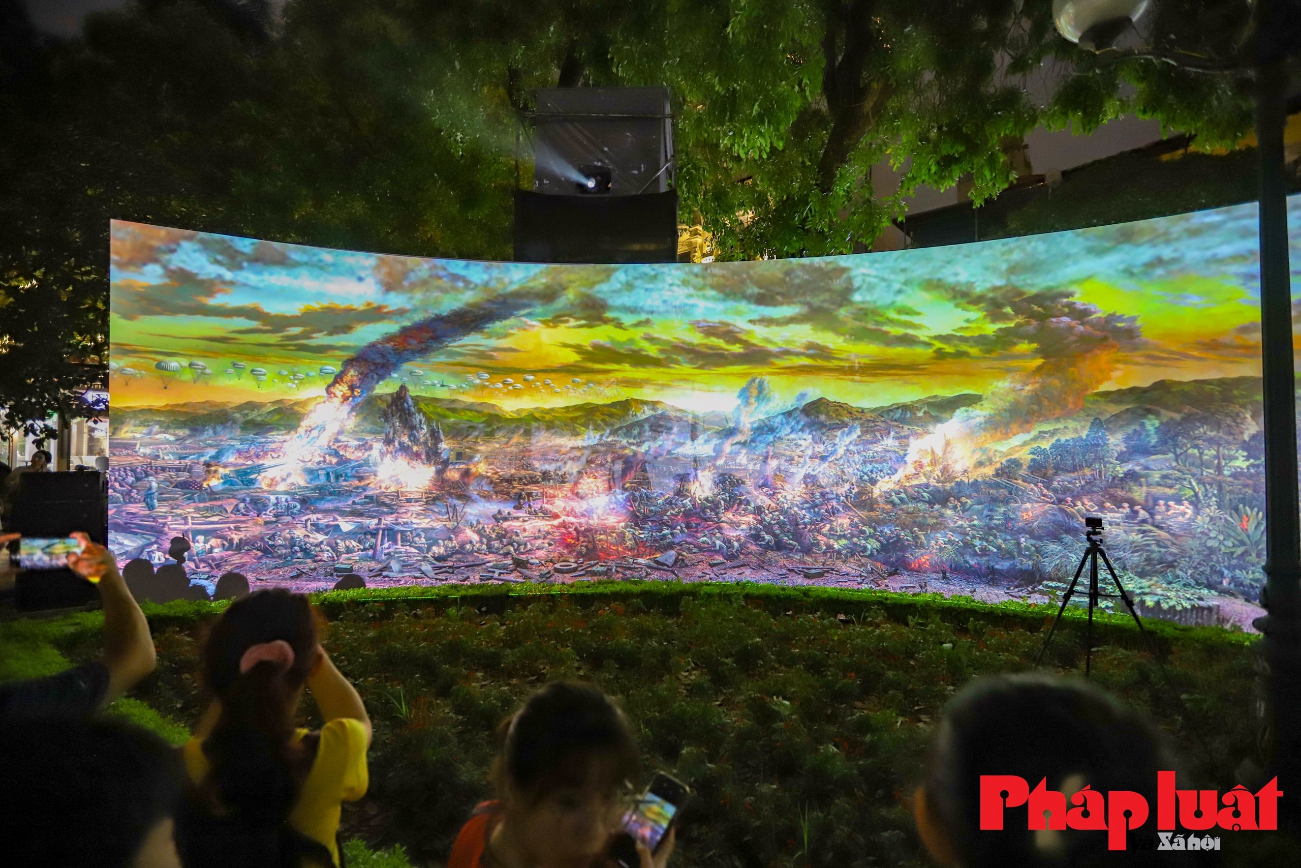 Cận cảnh bức tranh Panorama Chiến dịch Điện Biên Phủ 3D Mapping tại Hà Nội