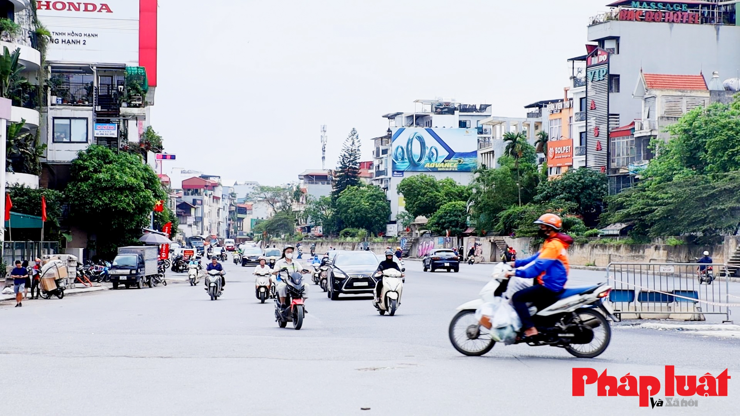 Cận cảnh đoạn đường Âu Cơ - Nghi Tàm vừa đưa vào sử dụng