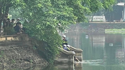 Phát hiện thi thể nữ sinh cùng ba lô chứa gạch dưới hồ nước ở Hà Nội
