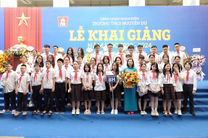 Lễ khai giảng năm học 2023-2024 tại trường THCS Nguyễn Du, Hoàn Kiếm, Hà Nội                                                Ảnh: TP