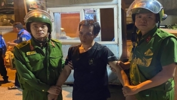 Cảnh sát truy bắt tên trộm trên phố Hà Nội
