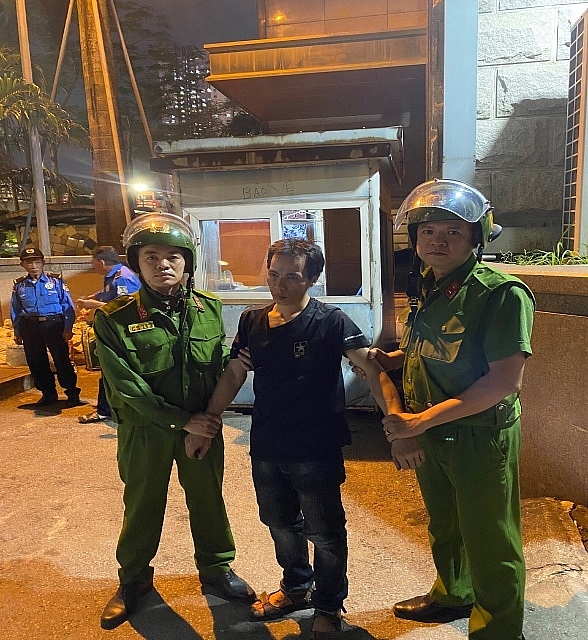 Cảnh sát truy bắt tên trộm trên phố Hà Nội