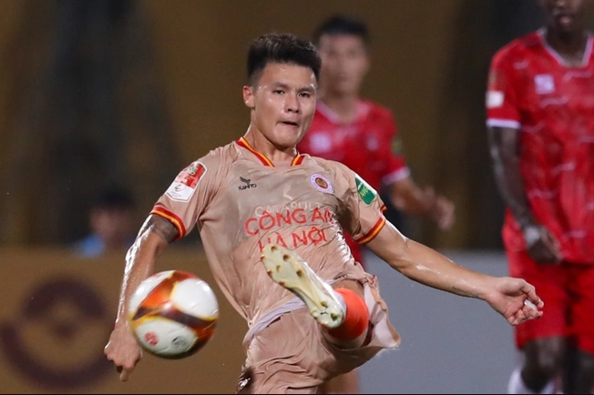 Quang Hải giúp Công an Hà Nội leo lên vị trí thứ 2 tại V-League