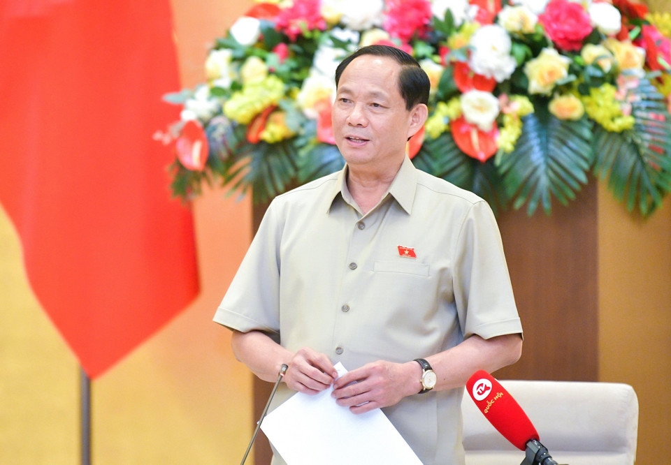  Ảnh 2: Phó Chủ tịch Quốc hội Trần Quang Phương phát biểu tại Phiên họp thứ 33, Ủy ban Thường vụ Quốc hội ngày 13/5  Ảnh: Quochoi.vn