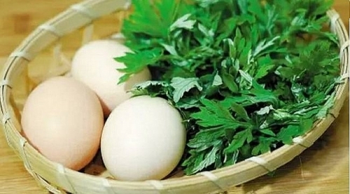 Có nên thường xuyên ăn trứng gà ngải cứu?