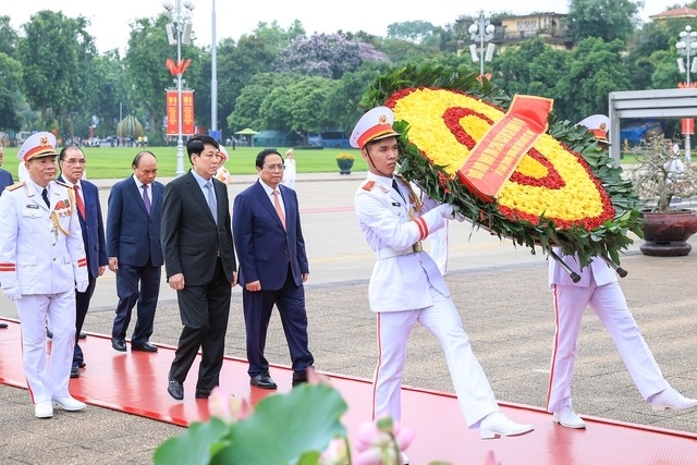 Lãnh đạo Đảng, Nhà nước viếng Chủ tịch Hồ Chí Minh, các Anh hùng liệt sỹ