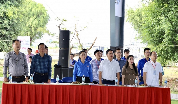 Các đại biểu tham dự khai mạc Giải Bóng đá nam Thanh niên công nhân tỉnh Bình Dương - Cúp Báo Tuổi trẻ Thủ đô năm 2024