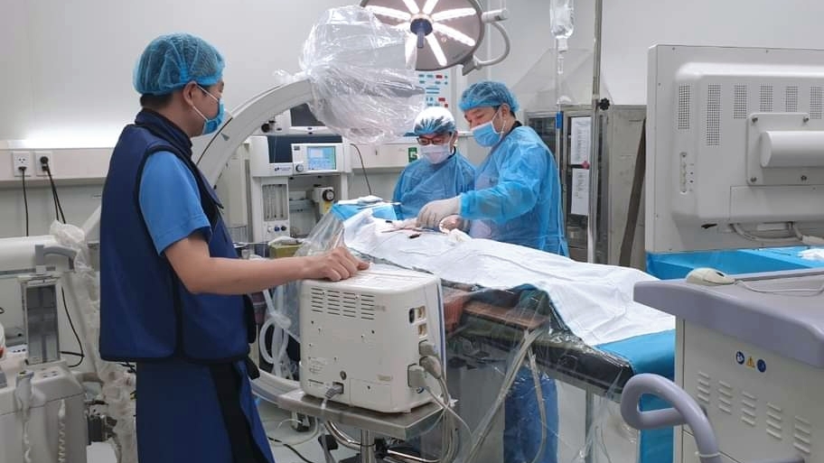 Bệnh nhân nhiều bệnh nền vượt qua nguy kịch nhờ đặt máy tạo nhịp tim vĩnh viễn