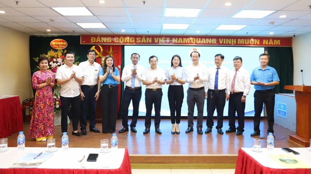 Liên đoàn Lao động quận Hoàn Kiếm: Ra mắt Công đoàn Công ty Cổ phần chuyển phát nhanh Đức Minh