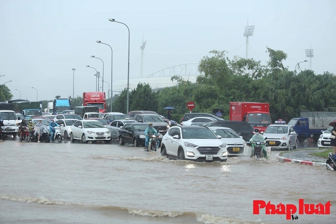 Hà Nội lên phương án ứng phó với ngập lụt, vỡ đê do mưa bão. Ảnh: Khánh Huy