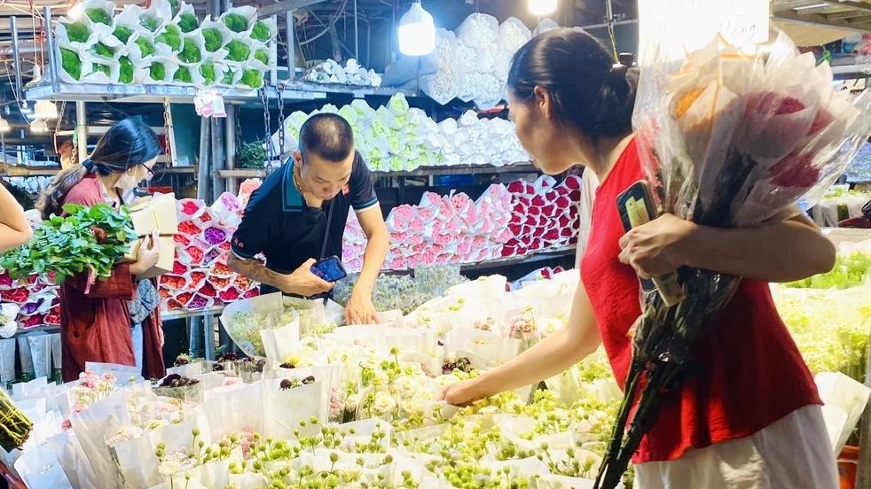 Khám phá chợ hoa Quảng Bá - nơi được đề xuất sản phẩm tour đêm đặc sắc nhất Thủ đô