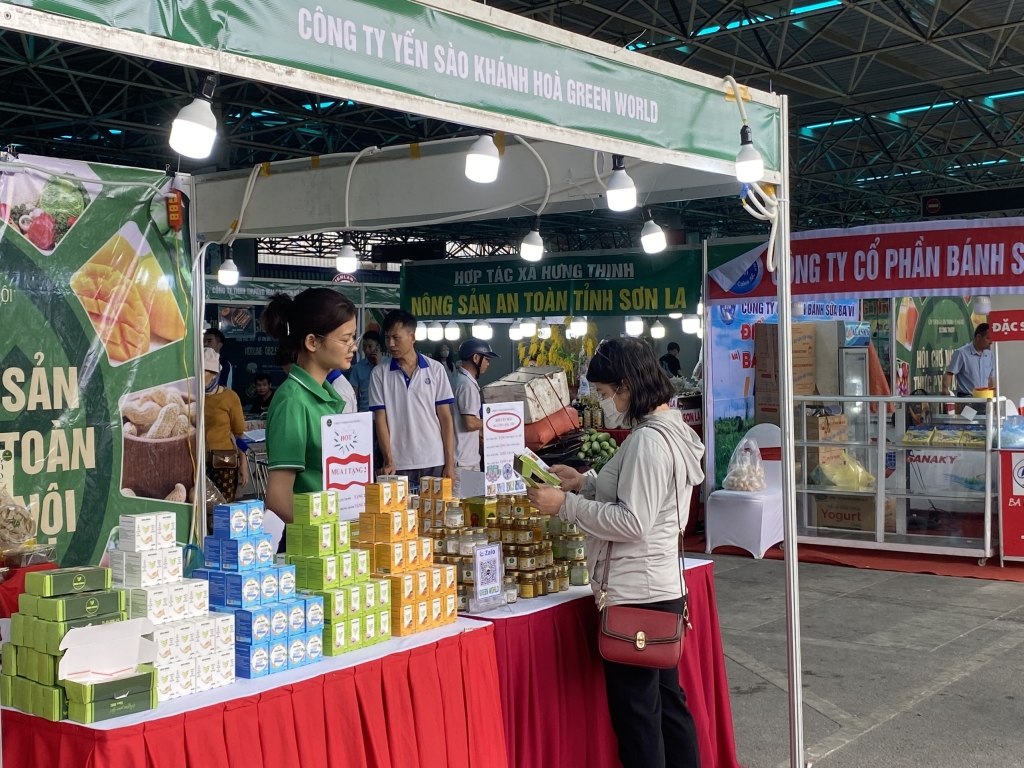 Khai mạc Hội chợ nông sản, thực phẩm an toàn TP Hà Nội năm 2024
