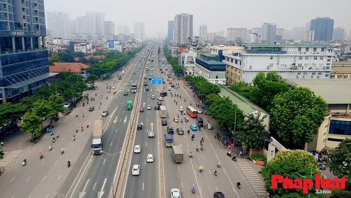 Các phương tiện tham gia giao thông qua khu vực cầu vượt Mai Dịch