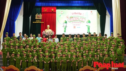 Các em nhỏ hào hứng với học kỳ hè “Học làm chiến sĩ Công an”