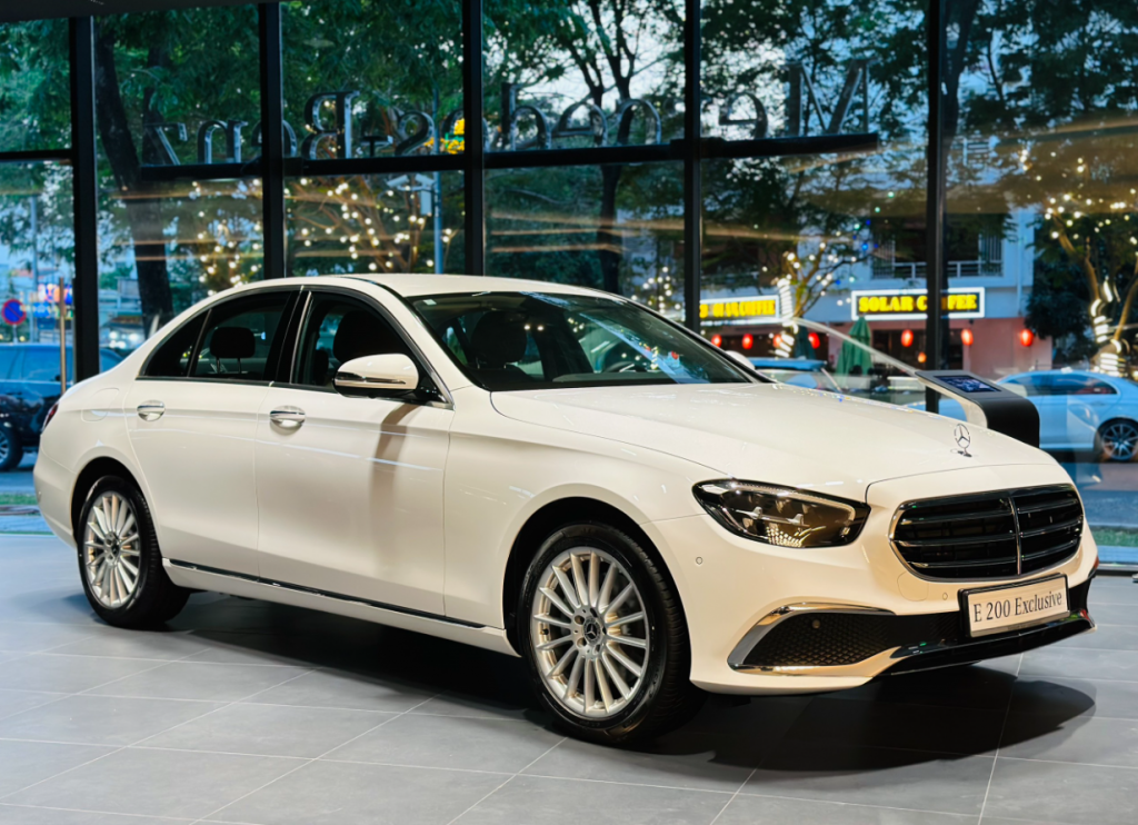 Mercedes-Benz giảm giá mạnh cho các dòng C-Class và E-Class