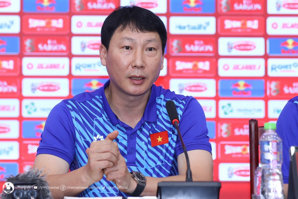 HLV Kim Sang Sik nói gì trước trận ra mắt đối đầu với Philippines?