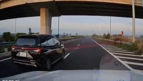 Phạt nguội tài xế điều khiển xe đi lùi trên cao tốc