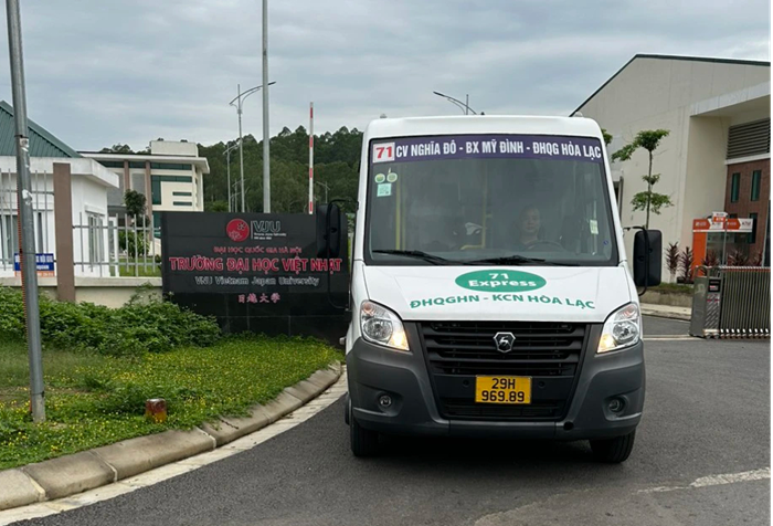 Hà Nội có thêm tuyến xe buýt Công viên Nghĩa Đô - Đại học Quốc gia Hà Nội (cơ sở Hòa Lạc). Ảnh: P.V