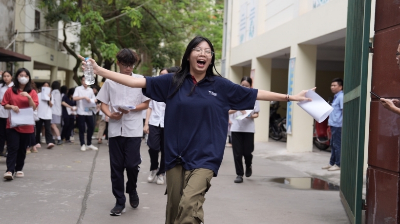 Bài thơ "Đồng chí" và "ứng xử như thế nào trước mong đợi của người thân yêu" vào  đề thi ngữ văn tuyển sinh lớp 10 Hà Nội