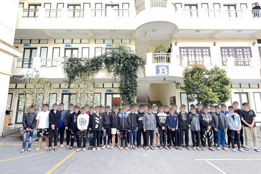 Nhóm thanh thiếu niên gây rối trật tự công cộng bị Công an huyện Đông Anh, Hà Nội bắt giữ Ảnh: CACC