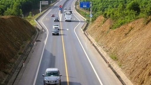 Đề xuất mở rộng cao tốc Cam Lộ - La Sơn lên 4 làn xe