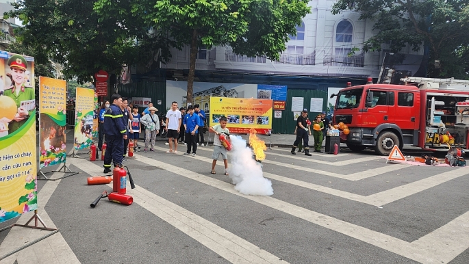 Tuyên truyền, trải nghiệm, thực hành chữa cháy và cứu nạn cứu hộ