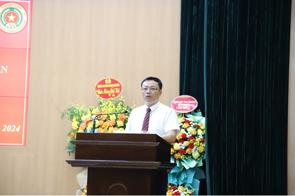 Phó Bí thư Đảng ủy phường Hàng Trống Nguyễn Bá Ninh phát biểu tại đại hội