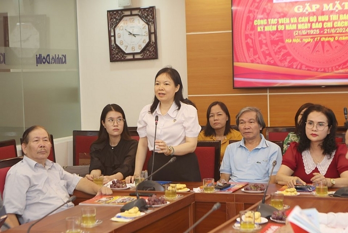 Luật sư Phạm Thị Bích Hảo - Đoàn Luật sư TP Hà Nội phát biểu tại buổi gặp mặt. 