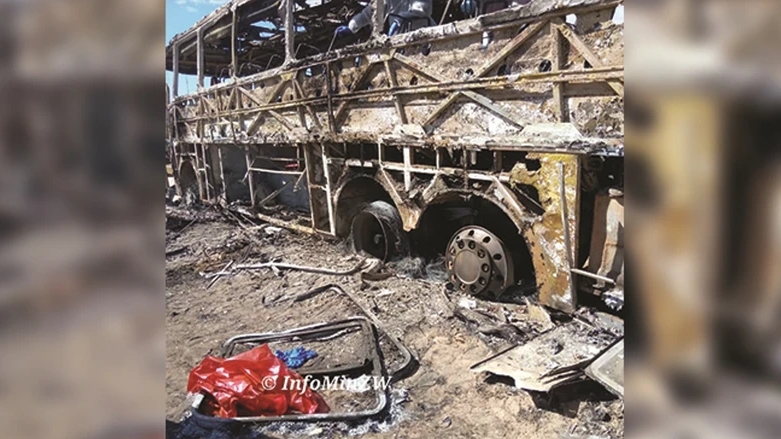 Xe buýt bốc cháy khi đang chạy trên đường khiến 8 người tử vong
