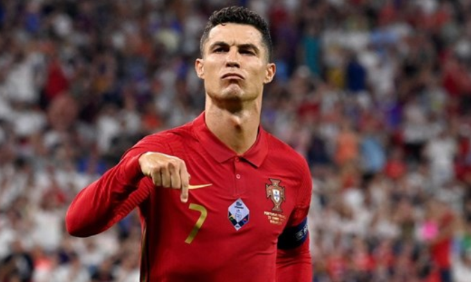 Cristiano Ronaldo chính thức ghi tên mình vào lịch sử EURO