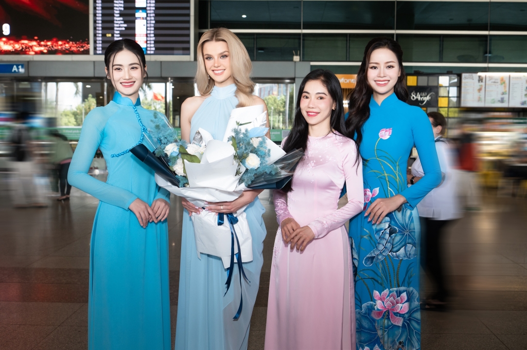 Đương kim Miss World 2024 vừa đến Việt Nam đã muốn thưởng thức phở