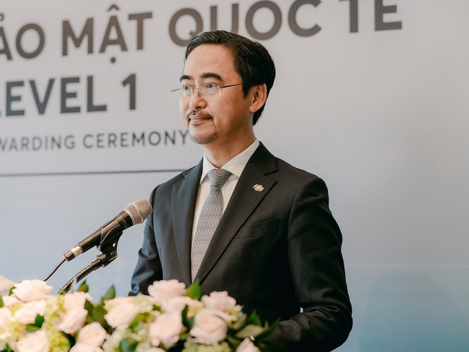        Ông Phan Thanh Sơn – Phó Chủ tịch Điều hành và Giám đốc Phát triển Kinh doanh FPT IS phát biểu tại buổi lễ. Ảnh: FE CREDIT.