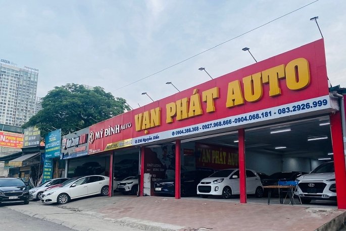 Người tiêu dùng chờ phí trước bạ giảm, showroom ô tô chờ khách