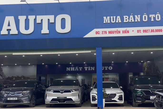 Người tiêu dùng chờ phí trước bạ giảm, showroom ô tô chờ khách