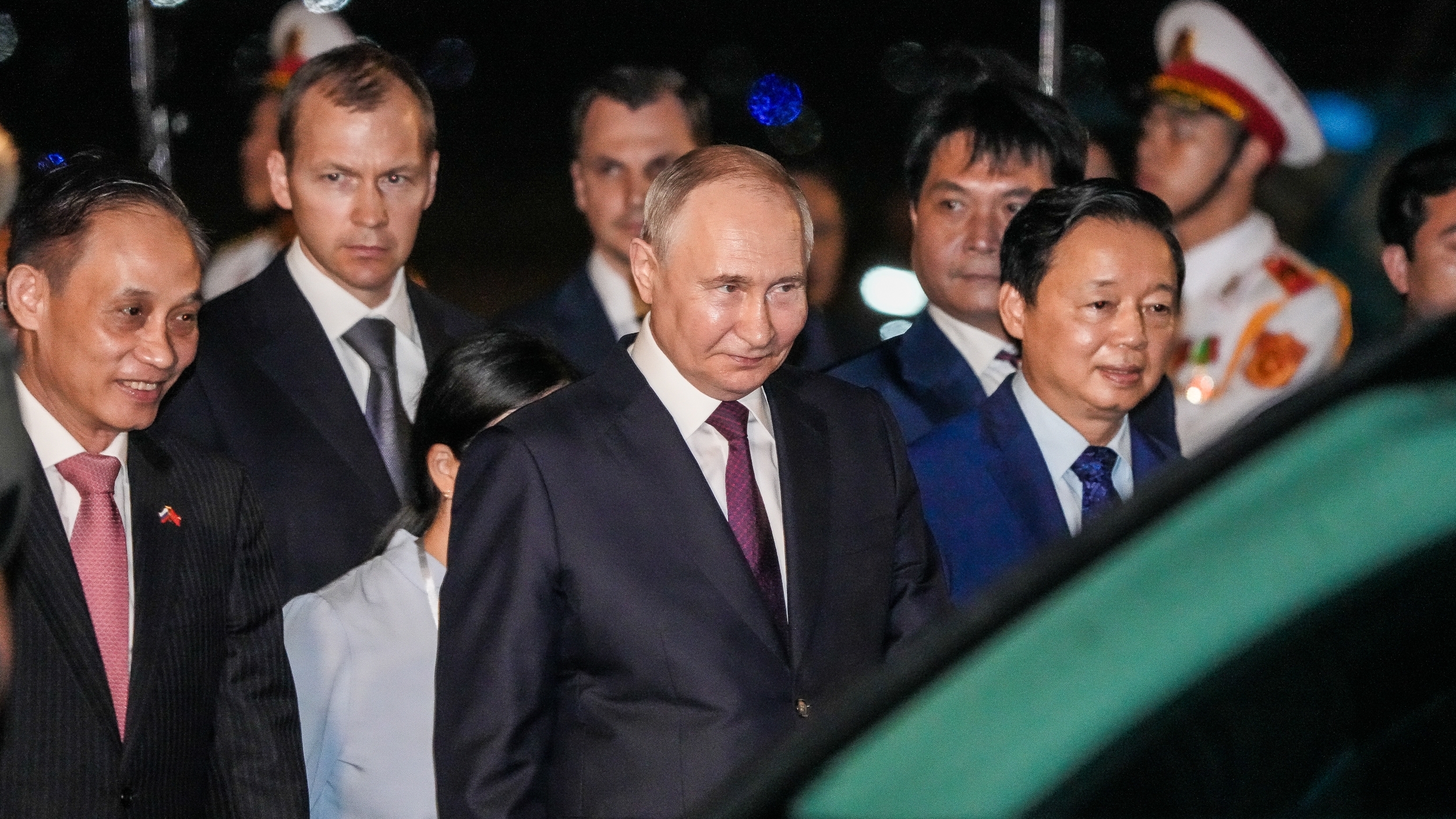 Tổng thống Nga Putin đến Hà Nội, bắt đầu chuyến thăm chính thức Việt Nam