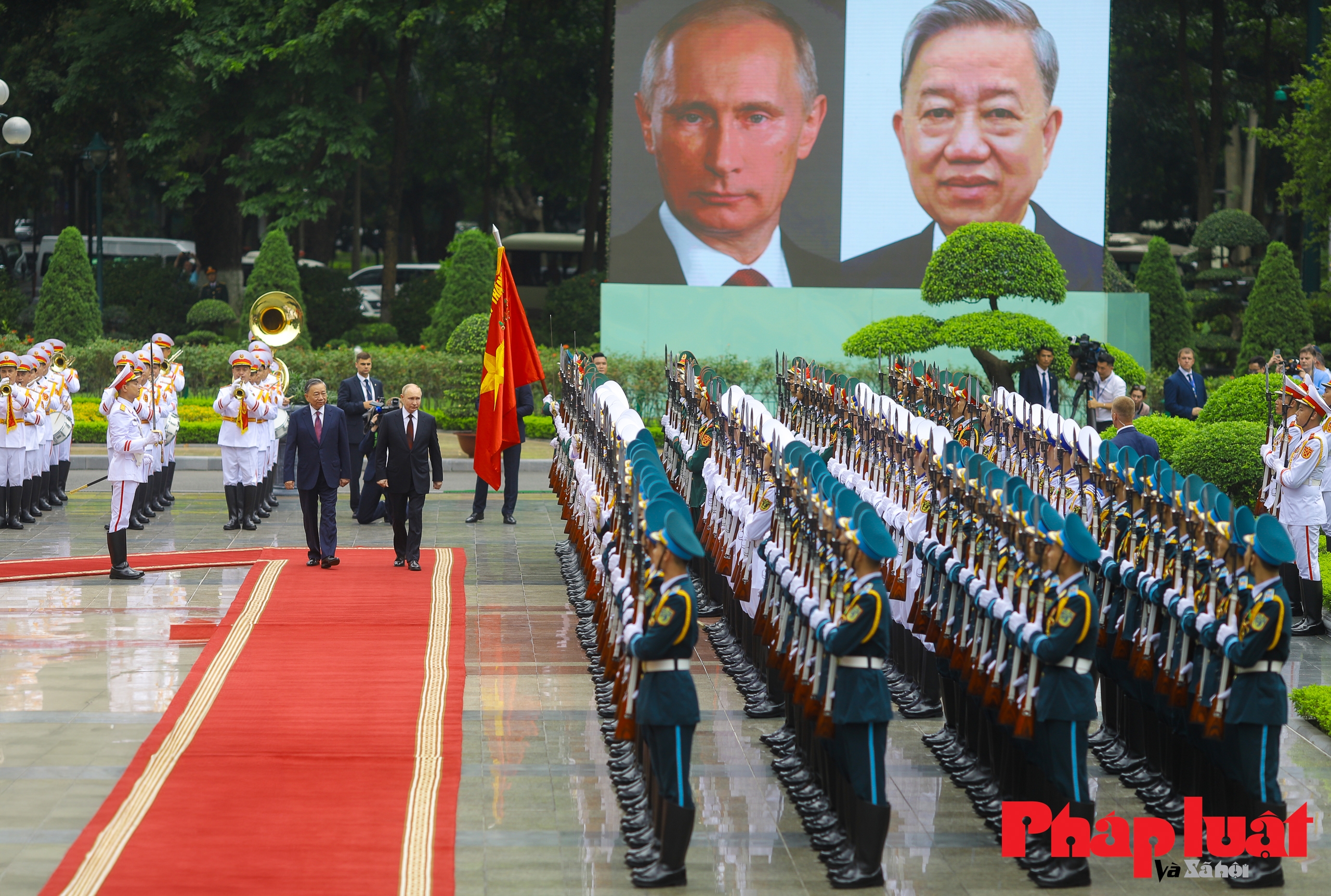 Chủ tịch nước Tô Lâm chủ trì lễ đón trọng thể Tổng thống Nga Putin