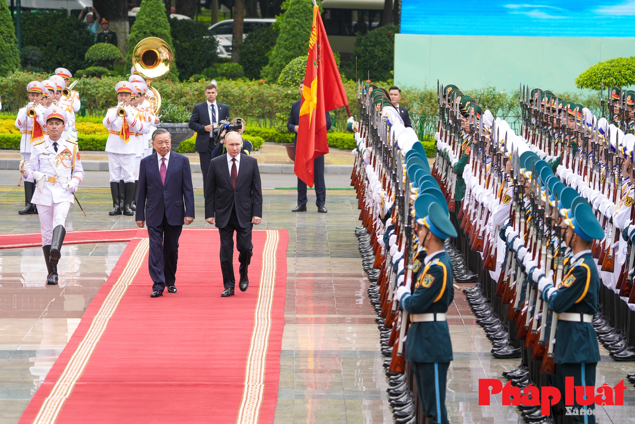 Chủ tịch nước Tô Lâm chủ trì lễ đón trọng thể Tổng thống Nga Putin