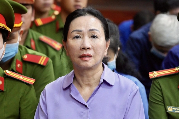 Bà Trương Mỹ Lan bị xét xử tại Tòa án Nhân dân thành phố Hồ Chí Minh giai đoạn 1. 		Ảnh: C.P