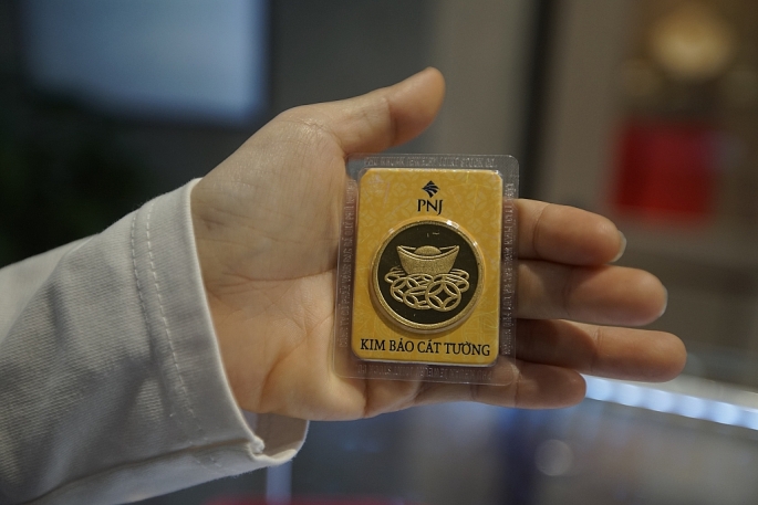 Giá vàng hôm nay 22/6/2024: vàng thế giới giảm mạnh, SJC đứng yên, vàng nhẫn tiến sát giá vàng miếng