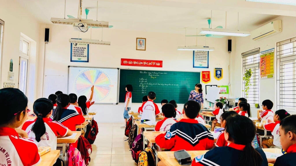 Ảnh 3: Một tiết học của học sinh Trường Tiểu học Nam Từ Liêm Hà Nội - Trường Tiểu học chất lượng cao đầu tiên của TP.