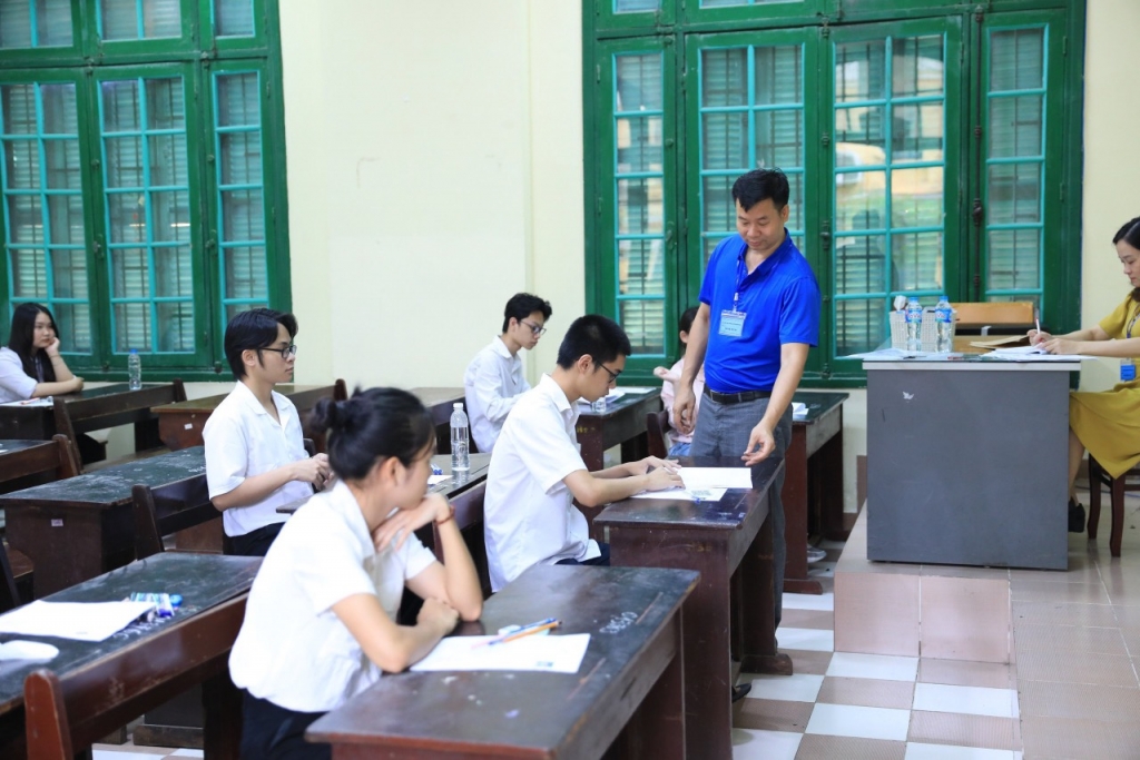Hơn 100.000 thí sinh Hà Nội bước vào môn thi đầu tiên kỳ thi tốt nghiệp THPT