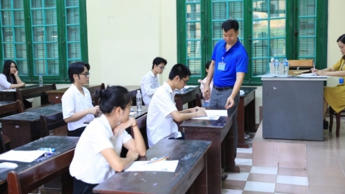 Hơn 100.000 thí sinh Hà Nội chính thức bước vào môn thi đầu tiên kỳ thi tốt nghiệp THPT