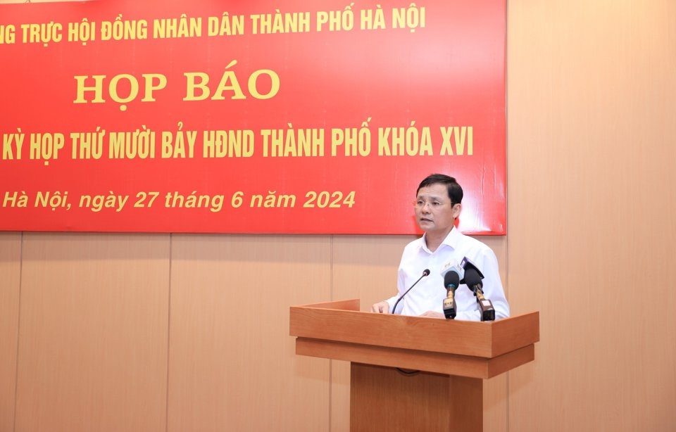 Phó Chủ tịch HĐND TP Hà Nội Phạm Quí Tiên phát biểu tại buổi họp báo